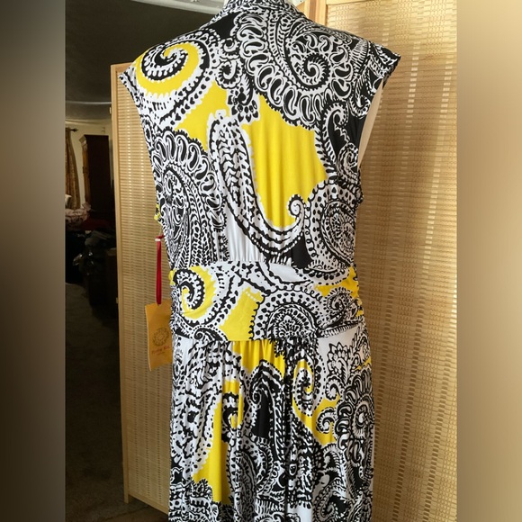 Beautiful Dress - Picture 2 of 4